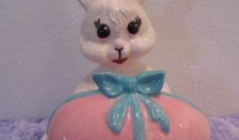 Vintage Easter Decorations | http://antiquevintagegallery.com