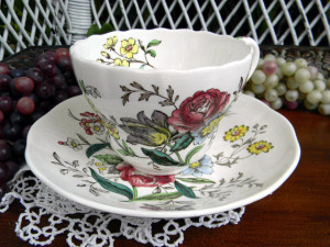 Collecting Antiques: Tea Cups and Saucer Sets